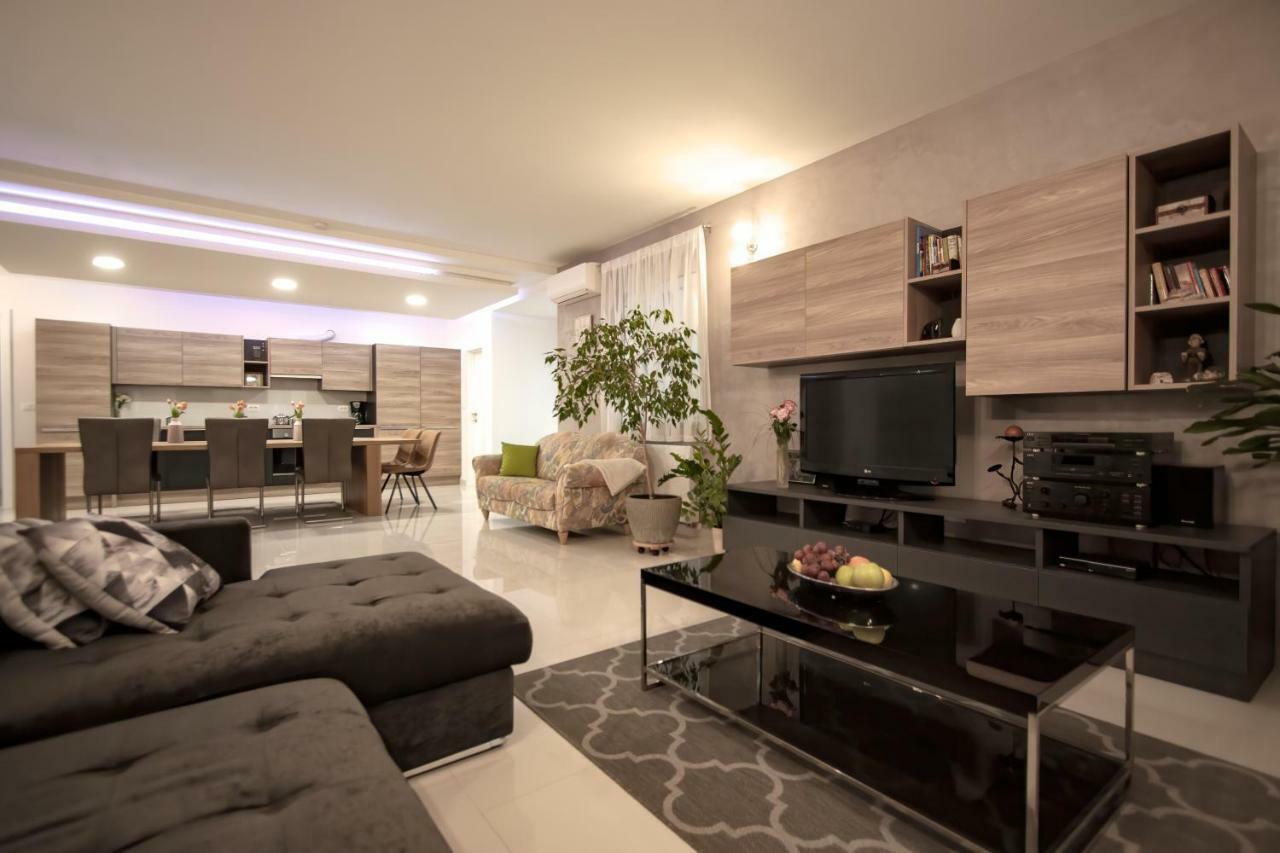Apartman Nebo プーラ エクステリア 写真